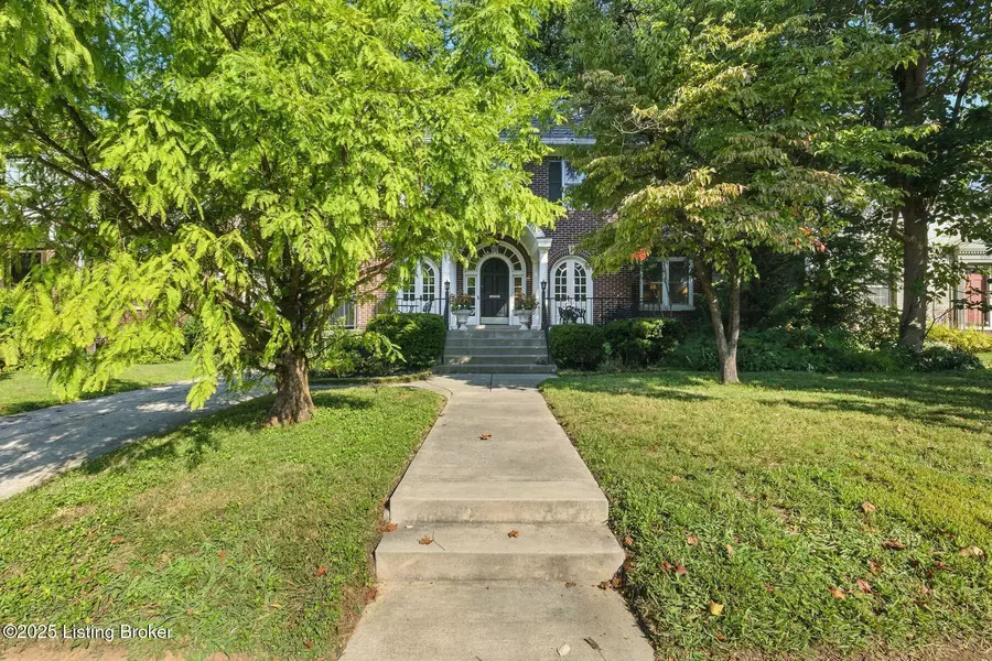 2217 Woodford Pl, Louisville, KY 40205