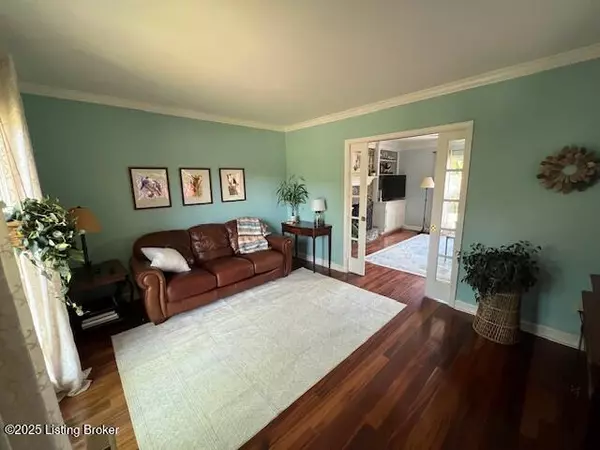 Louisville, KY 40223,913 Tamarisk Ct