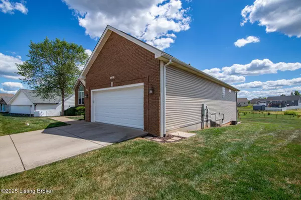 Vine Grove, KY 40175,230 ROYAL BIRKDALE Ct