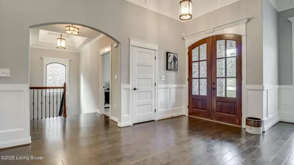 Louisville, KY 40214,8010 Wooded Ridge Dr