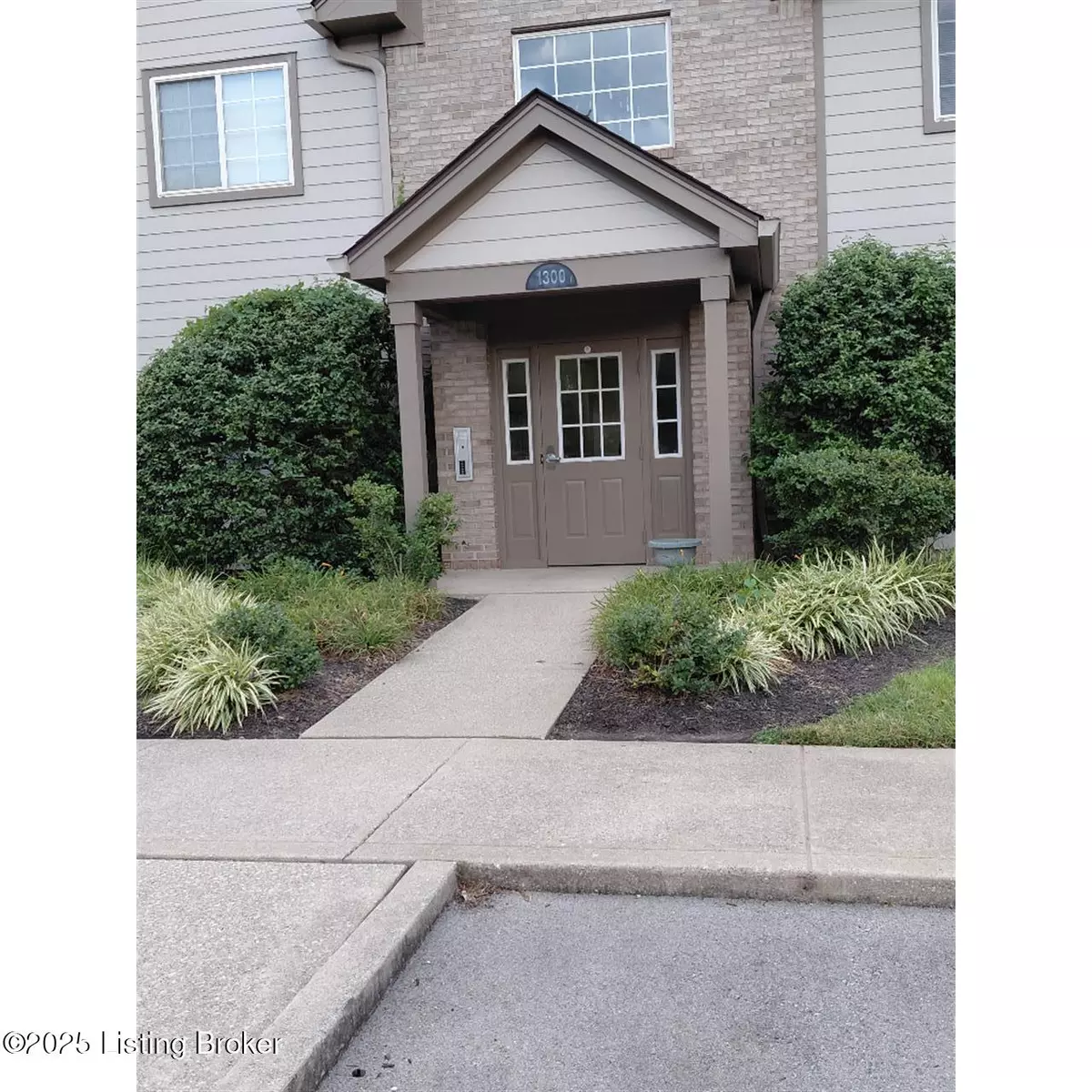 Louisville, KY 40243,1300 Bee Ln #UNIT 103