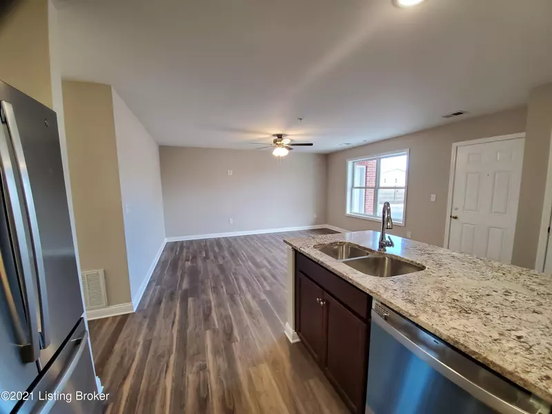 3502 College Dr #202, Louisville, KY 40299