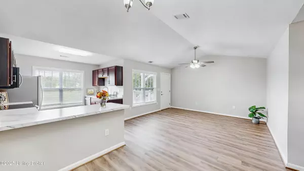 Louisville, KY 40219,9001 Falcon Crest Ct #202