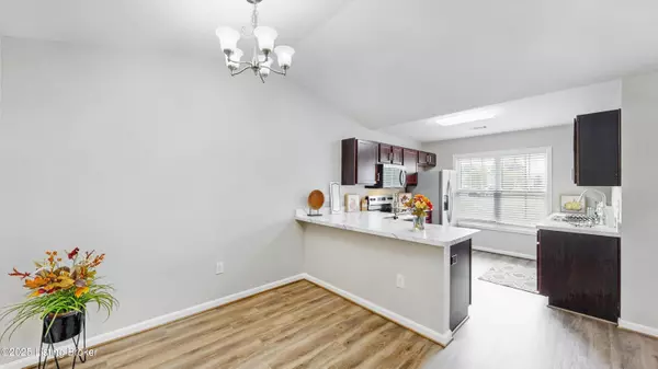 Louisville, KY 40219,9001 Falcon Crest Ct #202