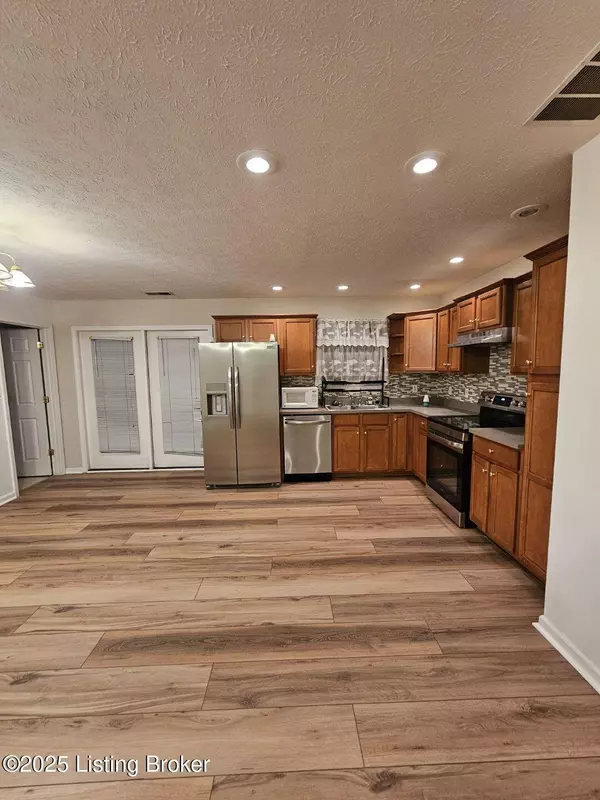 Eminence, KY 40019,72 Lone Oak Dr