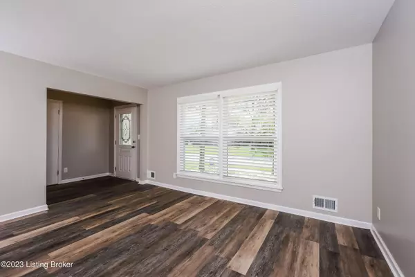 Jeffersontown, KY 40299,9607 Walnutwood WAY