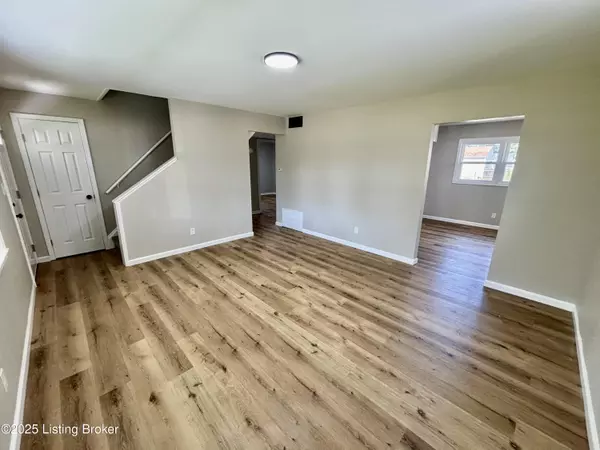 Louisville, KY 40272,13510 Snowden WAY