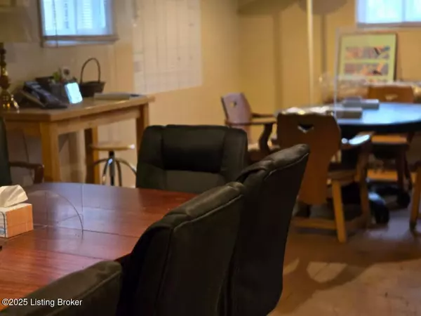 Louisville, KY 40207,126 S Sherrin Ave #Basemnt