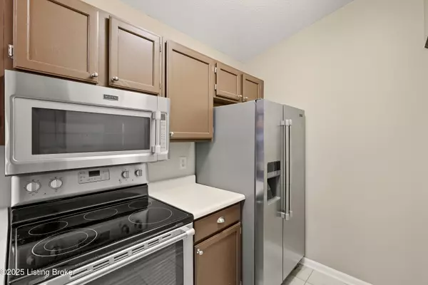 Louisville, KY 40223,401 Creason Ct #208