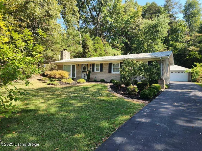 8405 arnoldtown Rd, Louisville, KY 40214