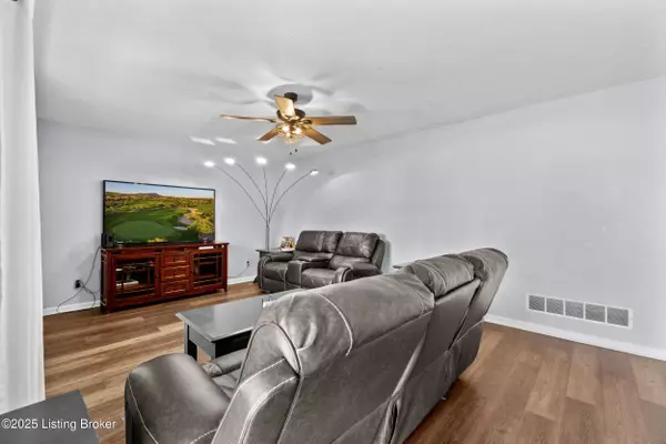 Pleasureville, KY 40057,3397 Castle Hwy