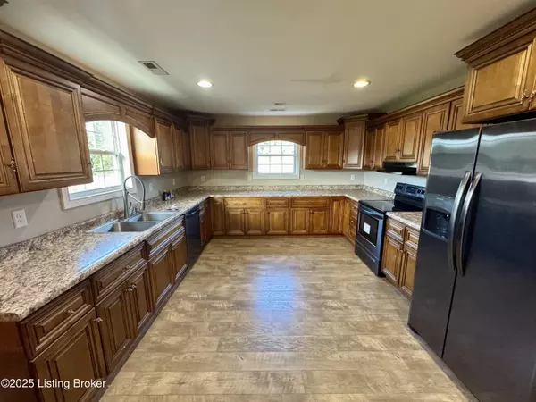 Coxs Creek, KY 40013,55 Tom Walker Ln