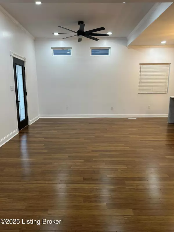 Louisville, KY 40203,438 E Oak St