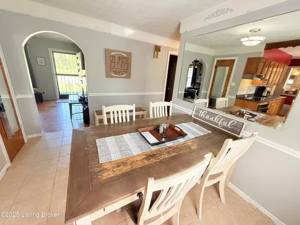 Mt Washington, KY 40047,6863 E Hwy 44