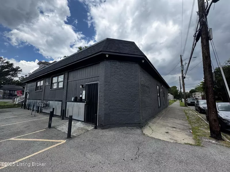 3801 River Park Dr, Louisville, KY 40211
