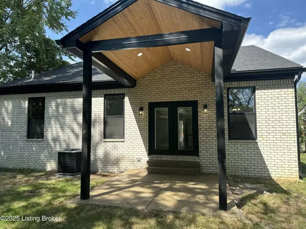 Louisville, KY 40219,5703 Spicewood Ln