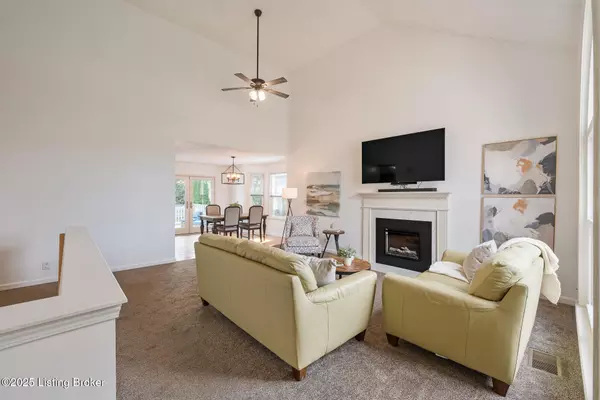 Louisville, KY 40223,13306 Crystal CV