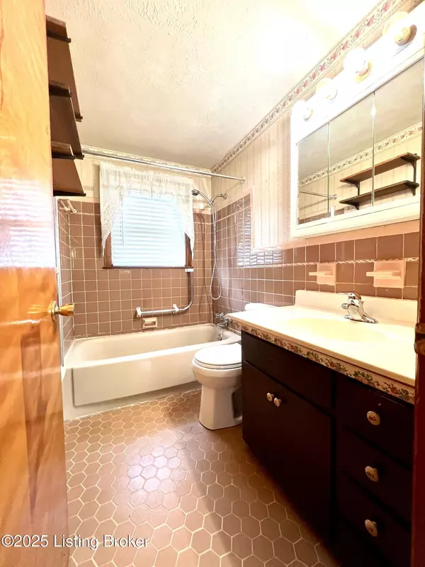 Louisville, KY 40258,6504 Gabriel Dr