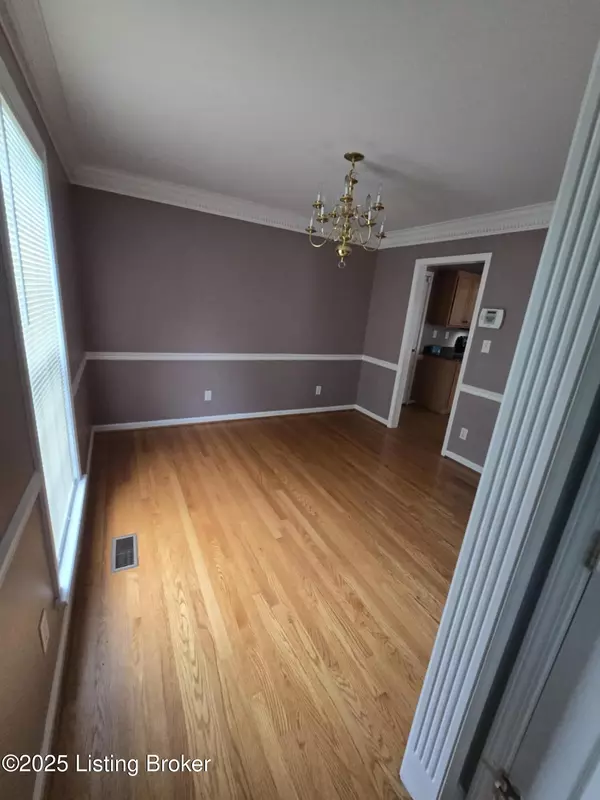 Louisville, KY 40245,4521 cherry forest Cir