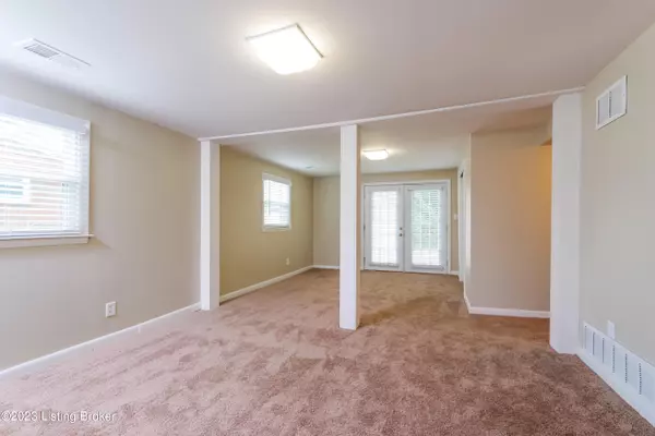 Louisville, KY 40216,3422 Peleske Dr