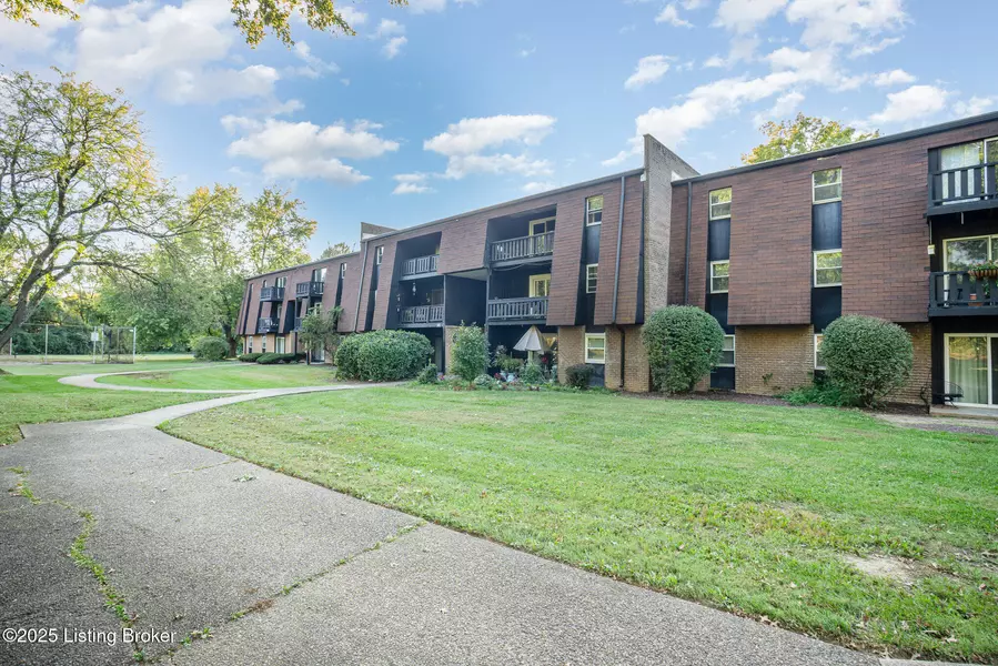 3507 Lodge Ln #313, Louisville, KY 40218