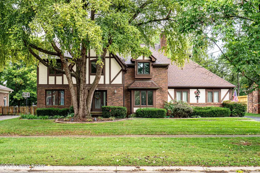 10305 Florian Rd, Louisville, KY 40223