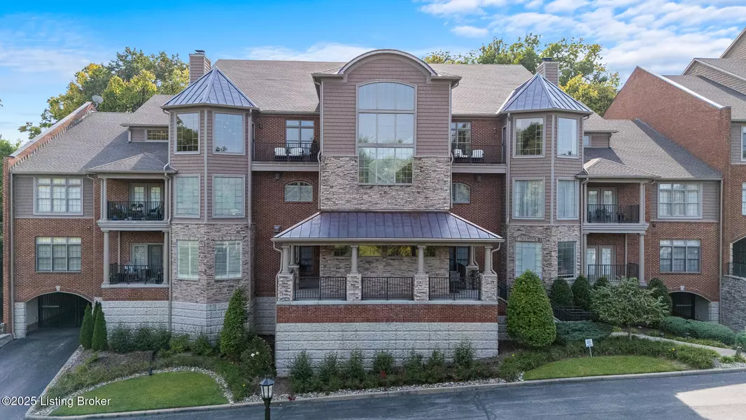 5222 Indian Woods Dr #301 302, Louisville, KY 40207