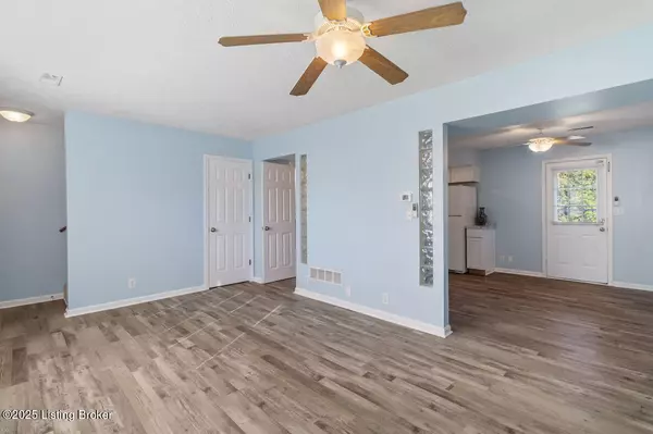 Louisville, KY 40228,8315 Damascus Cir