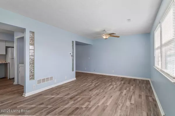 Louisville, KY 40228,8315 Damascus Cir