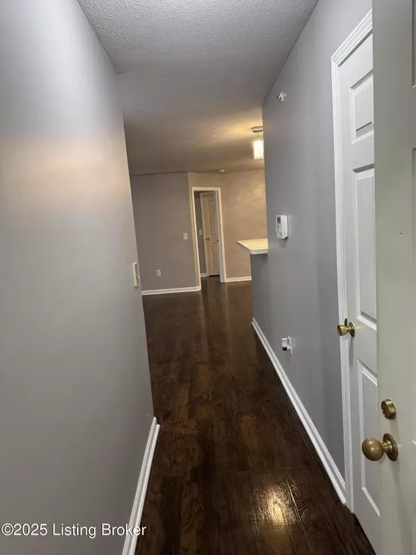 Louisville, KY 40299,3507 Lennox View Ct #104