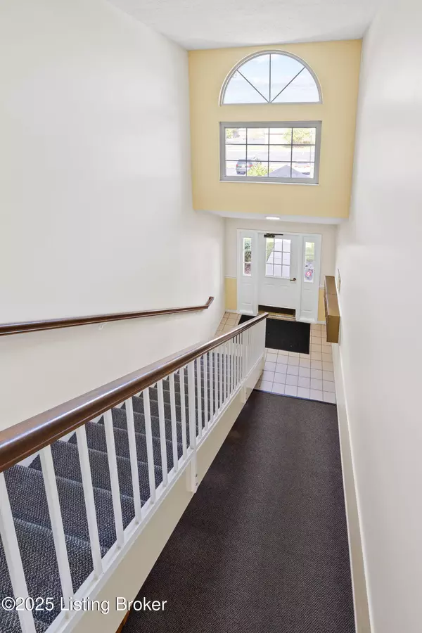 Louisville, KY 40299,8400 Ambrosse Ln #208