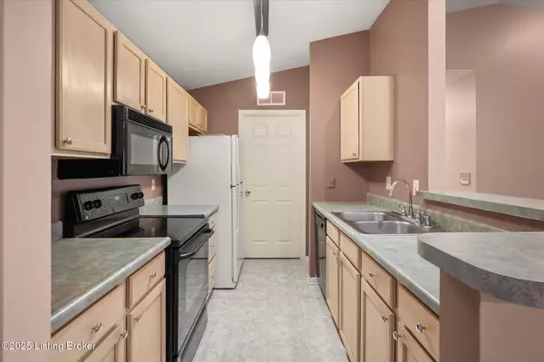 Louisville, KY 40299,8402 Ambrosse Ln #205