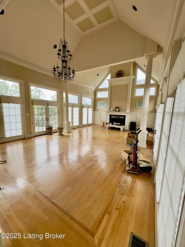 Louisville, KY 40245,1104 Glenlake WAY