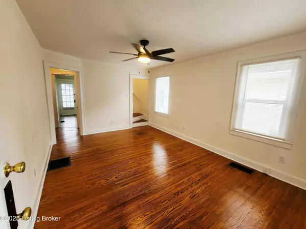 3535 Kahlert Ave, Louisville, KY 40215