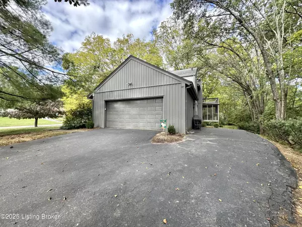 Louisville, KY 40223,10405 Croswell TRCE