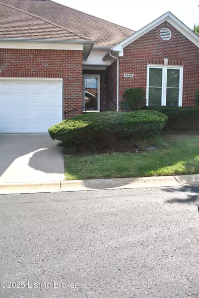 8200 Rock Wall Ct, Louisville, KY 40220