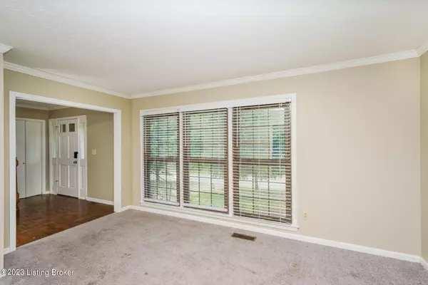 Louisville, KY 40220,8105 Thornwood Rd