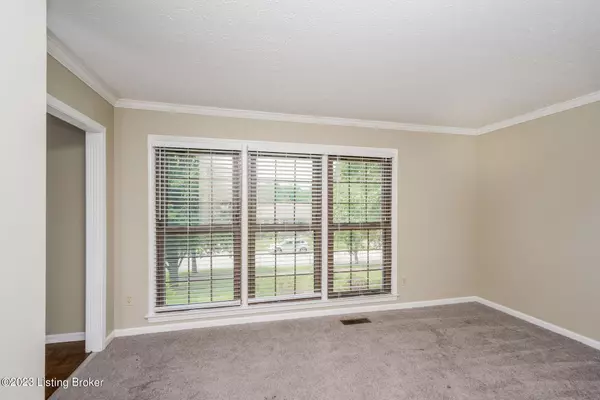 Louisville, KY 40220,8105 Thornwood Rd