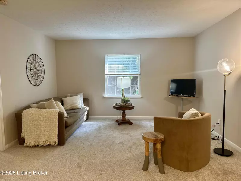 219 Middletown SQ, Louisville, KY 40243