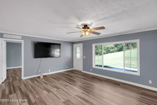 Coxs Creek, KY 40013,917 Vaughn Rd
