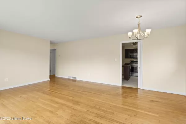 Louisville, KY 40220,3113 Talisman Rd