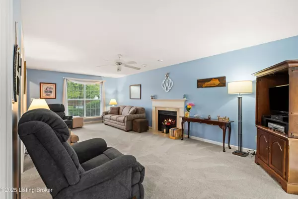 Louisville, KY 40222,8114 Sycamore Creek Dr