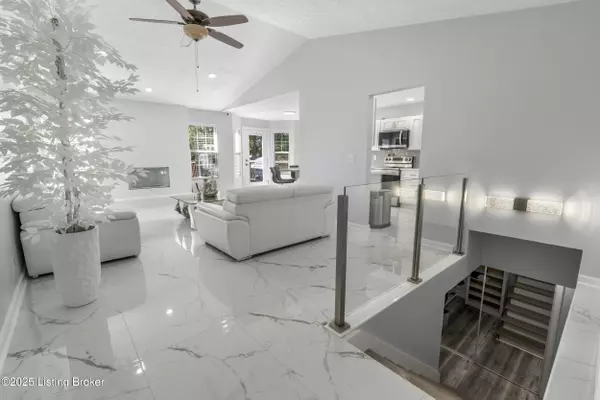 Louisville, KY 40219,6110 Lazy Run Rd