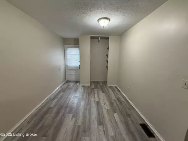 Louisville, KY 40229,508 Blossom Rd