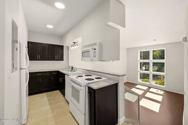Louisville, KY 40206,2745 Grinstead Dr #106