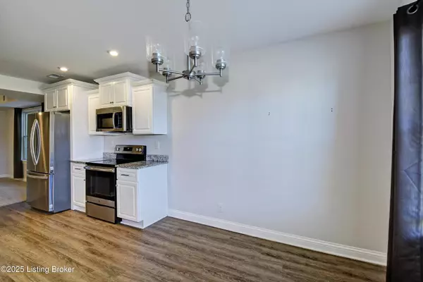 Louisville, KY 40272,6648 Woods Mill Dr