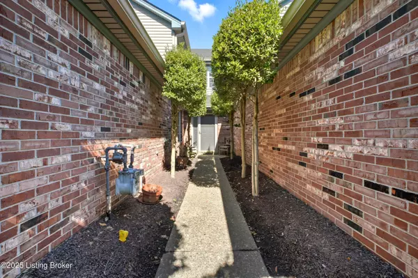 Prospect, KY 40059,7017 Ridge Run Cir