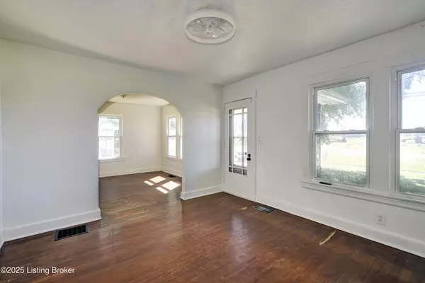 Louisville, KY 40216,2333 Lower Hunters