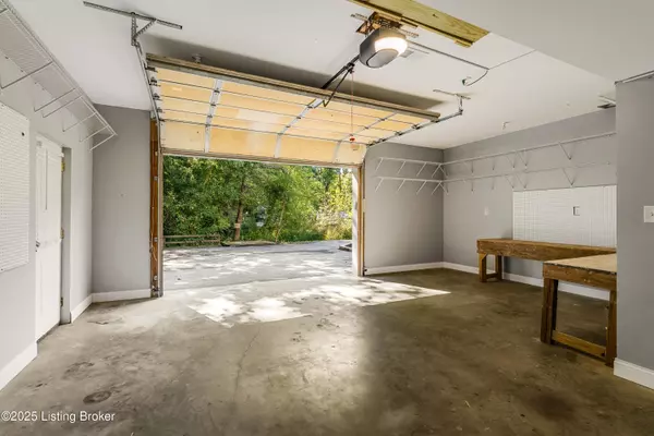 Louisville, KY 40059,1820 Huckleberry Ln