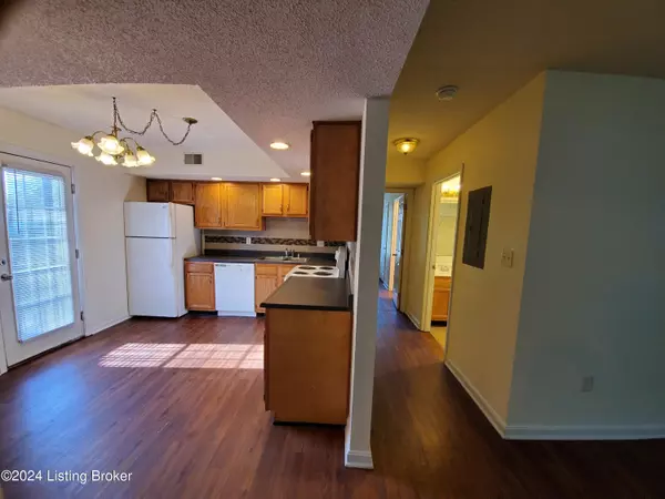 Louisville, KY 40258,6418 Venango Dr #1
